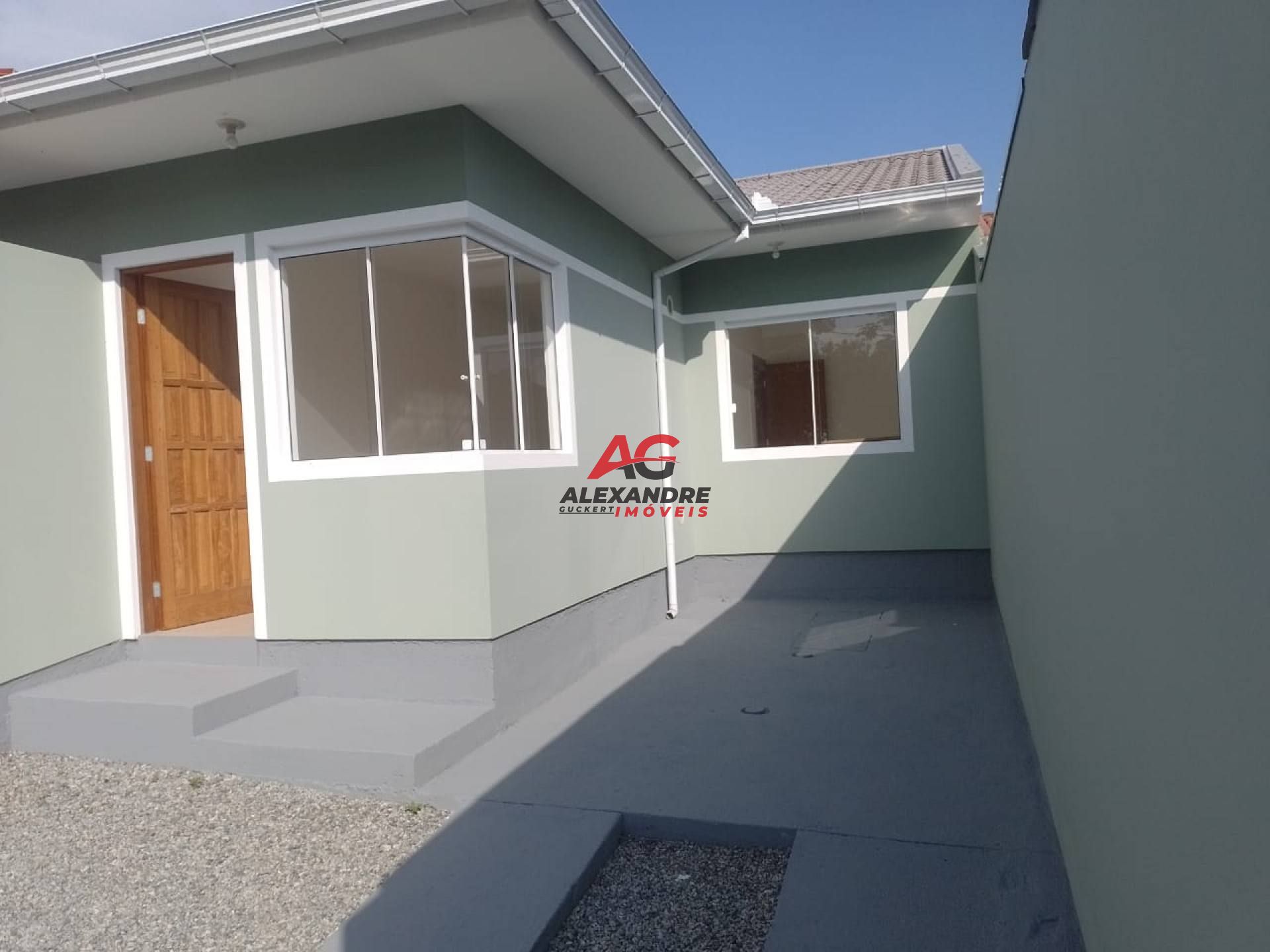 Casa nova no bairro Jardim.