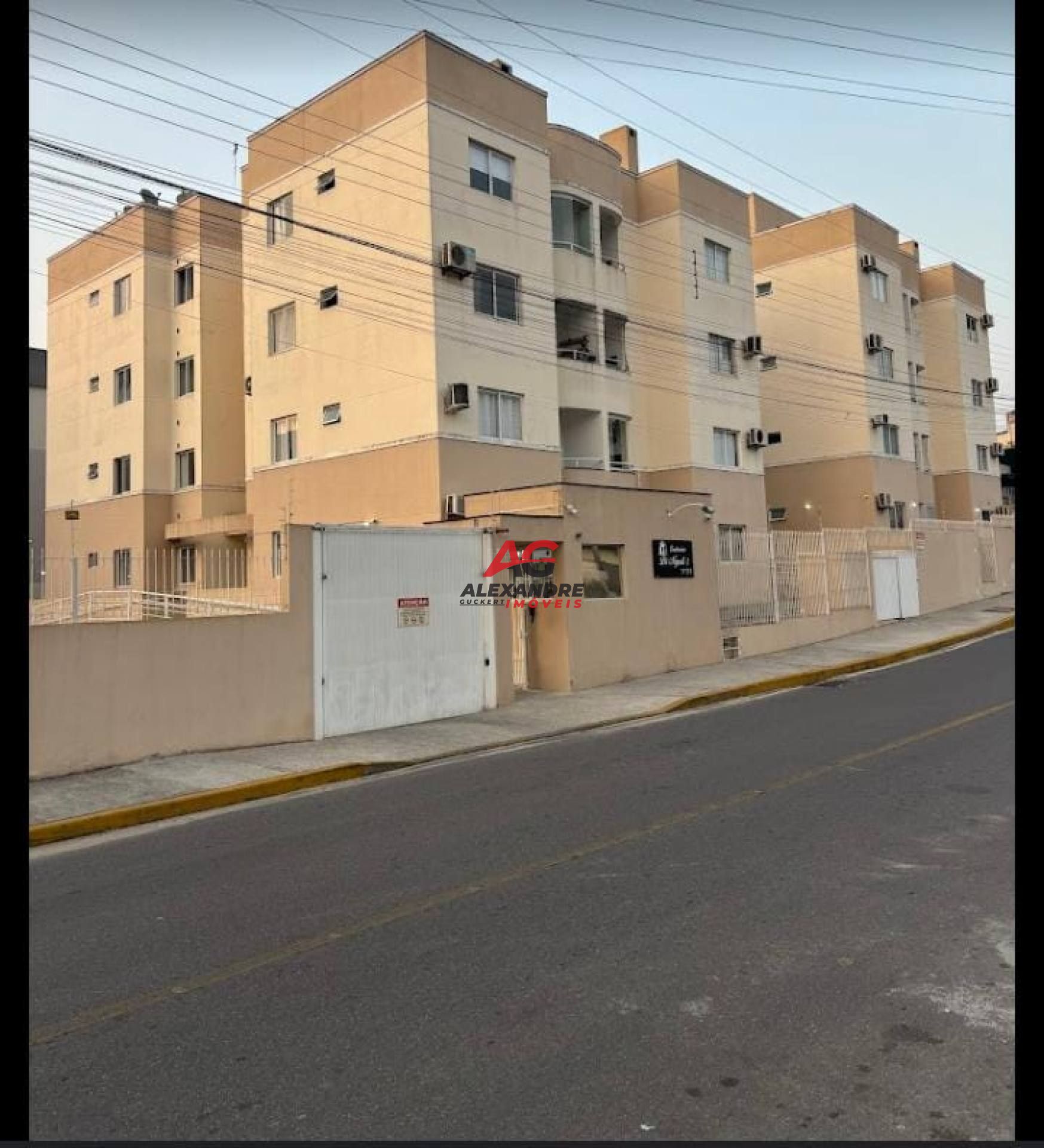 Apartamento com sacada em oferta .