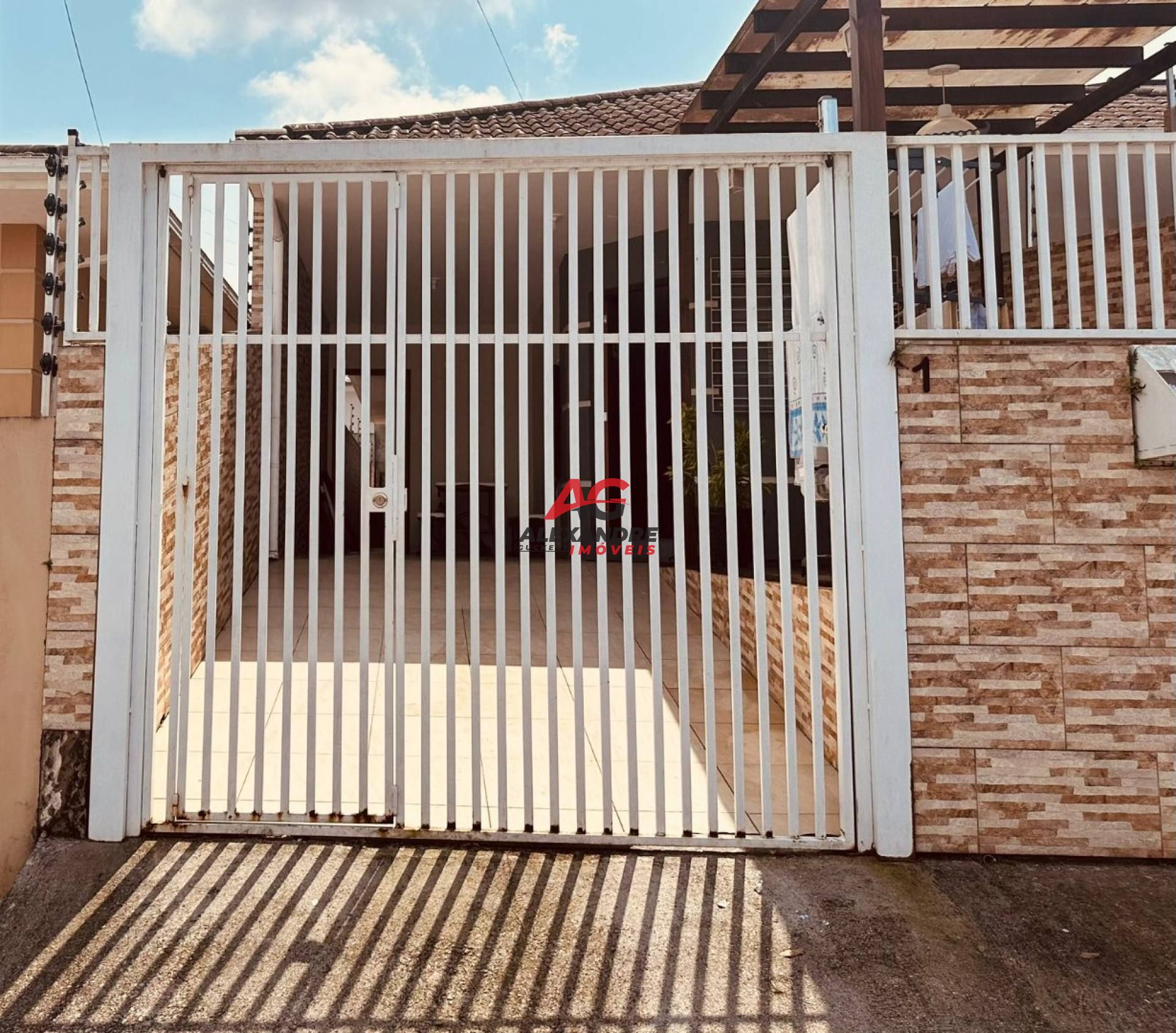 Casa a venda porteira fechada ,com uma belíssima área gourmet e piscina.