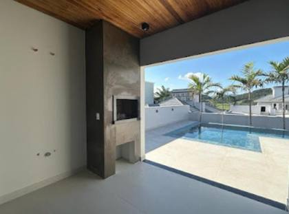 Casa em alto padrão com piscina.