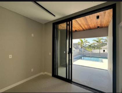 Casa em alto padrão com piscina.