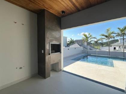 Casa em alto padrão com piscina.