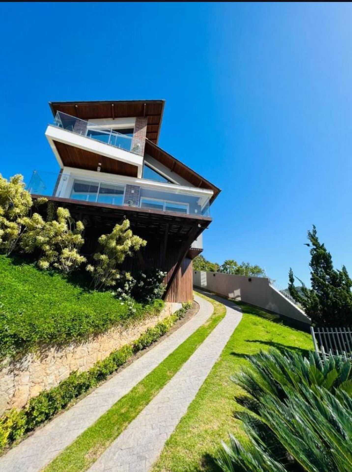 Casa em alto padrão na Pedra Branca.