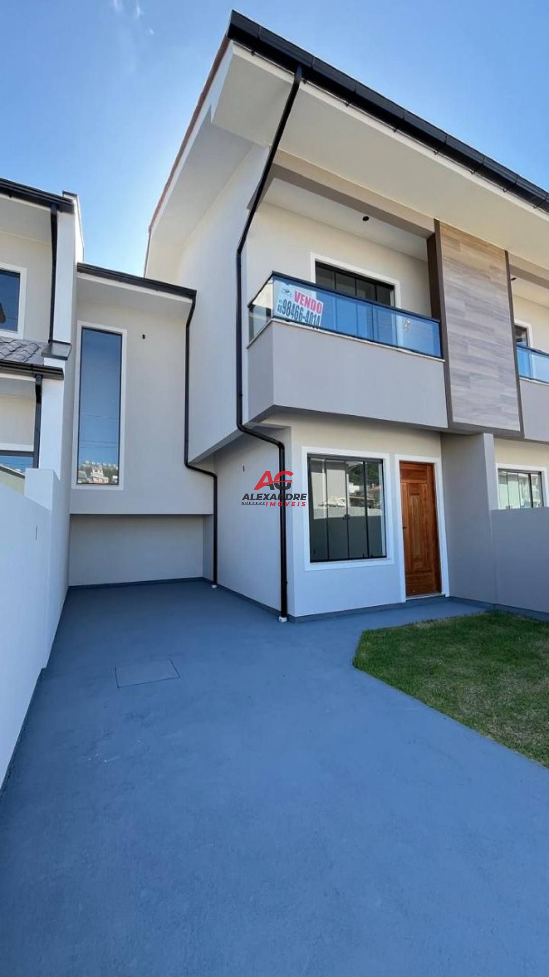 Sobrado com duas suítes.