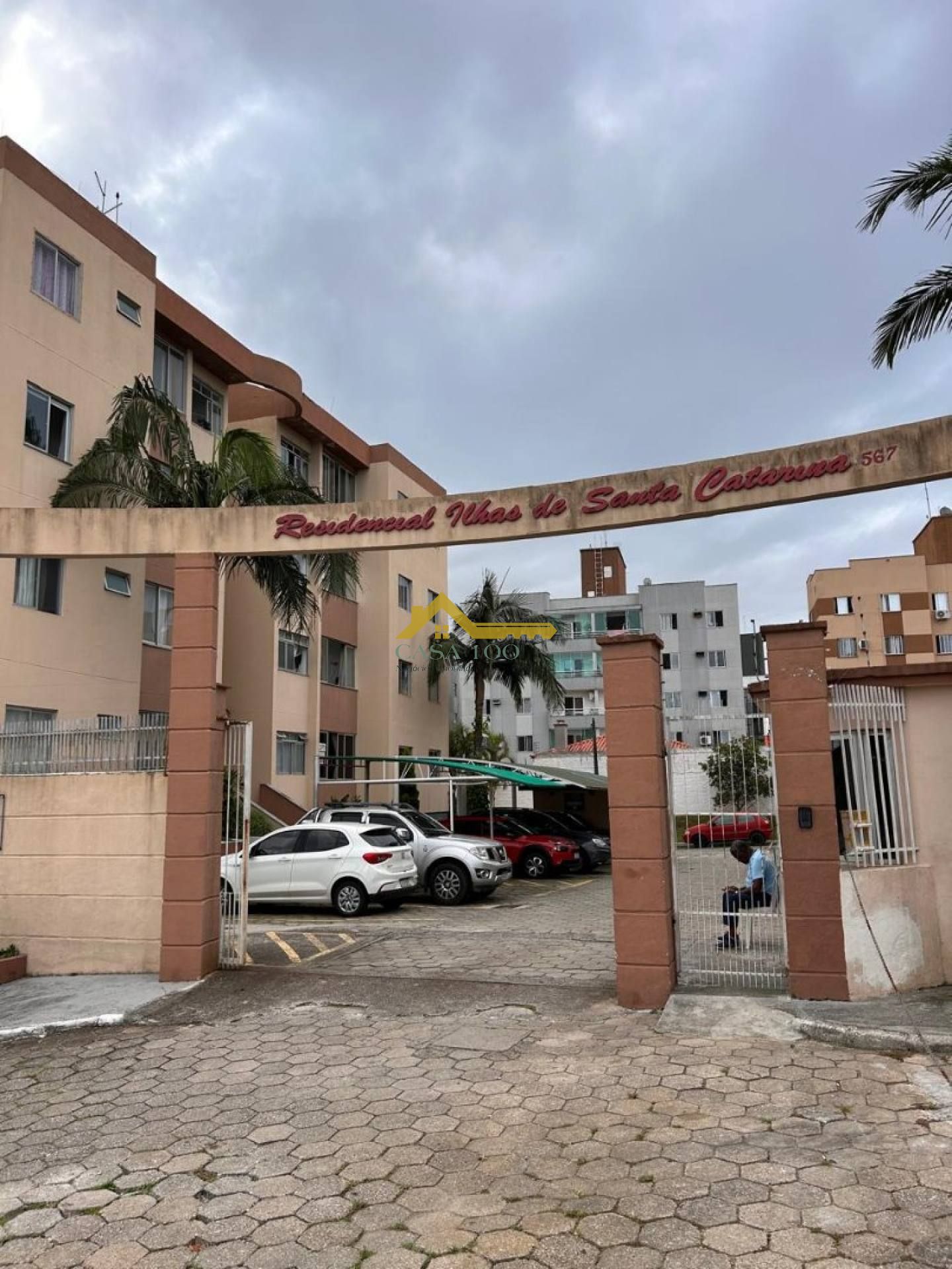 Apartamento com 2 quartos e sacada no bairro Serraria em São José