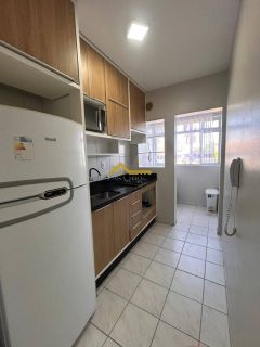 Apartamento com 2 quartos e sacada no bairro Serraria em São José