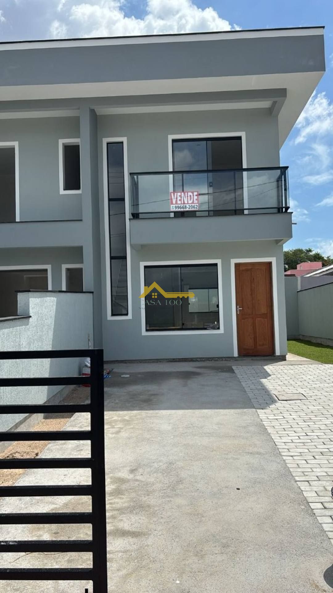 SOBRADO COM ESPAÇO PARA PISCINA