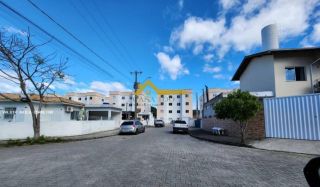 Apartamento térreo em São Sebastião .