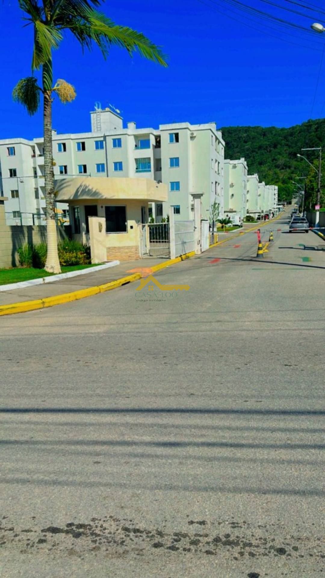 Apartamento com sacada em Biguaçu .