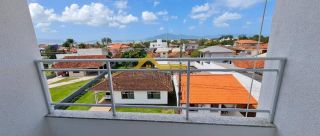 Apartamento com elevador e sacada .