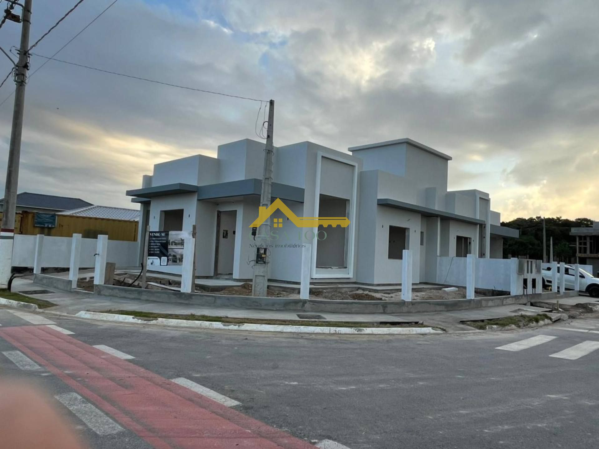 Casa Para Vender com 2 quartos (1 suíte) em São José