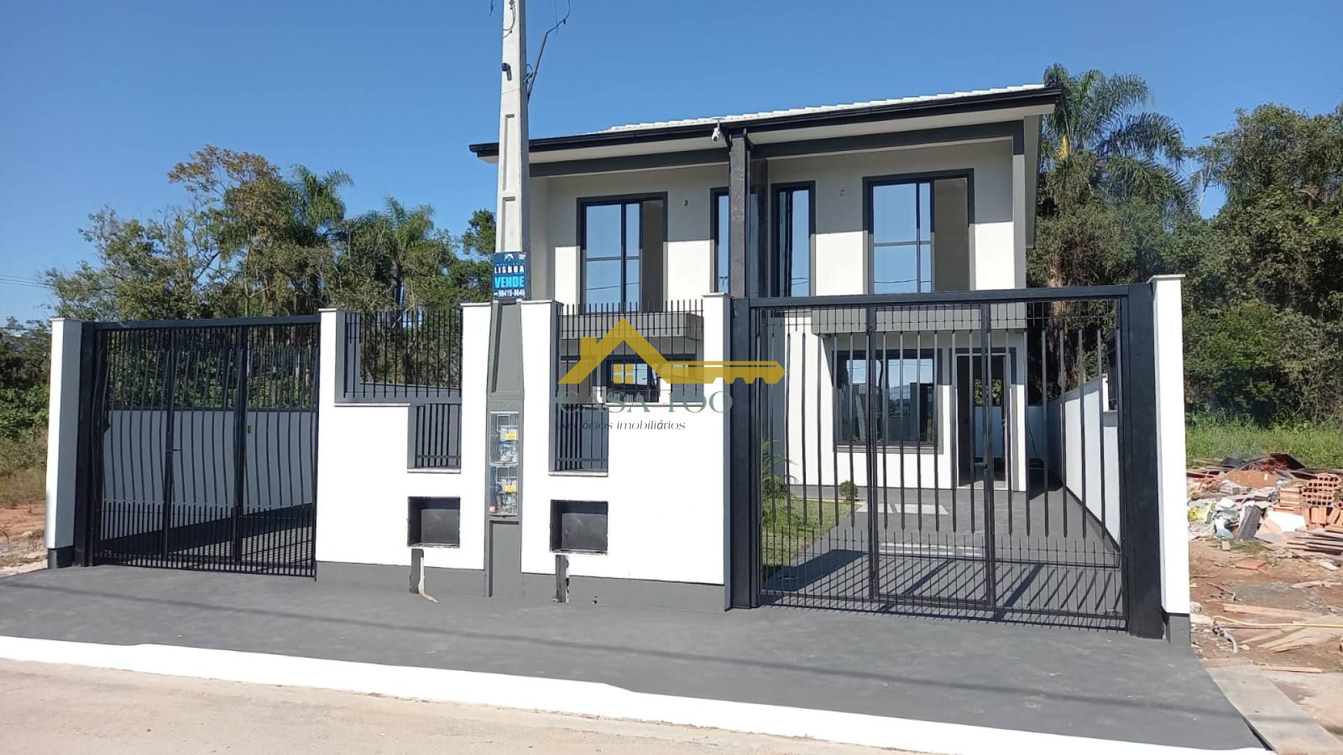 LINDISSÍMA CASA COM DUAS SUÍTES EM SJ