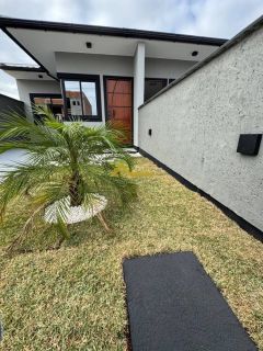 Casa germinada em fino acabamento , fechadura eletrônica e bancada na cozinha .