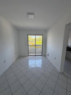 Apartamento com sacada e churrasqueira em SÃO JOSÉ .