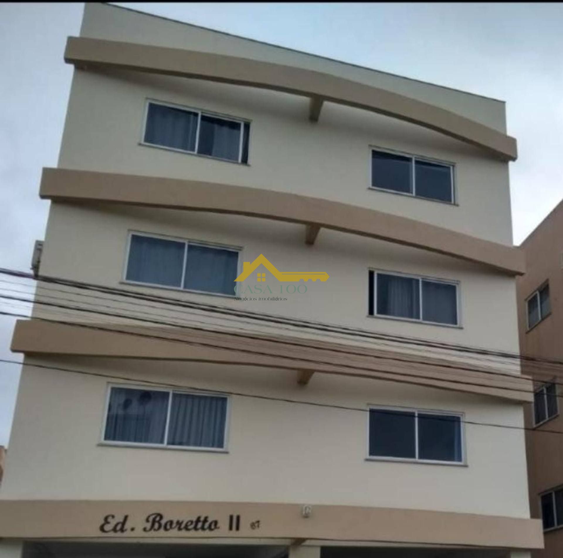 Apartamento com sacada em São José.