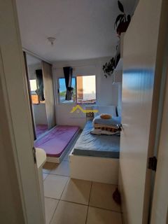 Apartamento com sacada em São José.