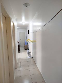 Apartamento com sacada em São José.