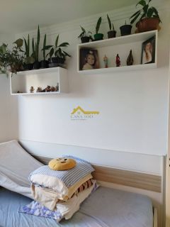 Apartamento com sacada em São José.