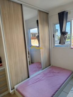 Apartamento com sacada em São José.
