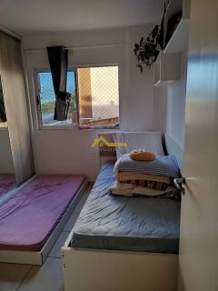 Apartamento com sacada em São José.