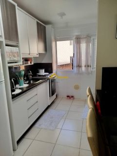 Apartamento com sacada em São José.