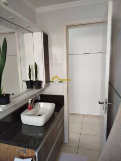 Apartamento com sacada em São José.