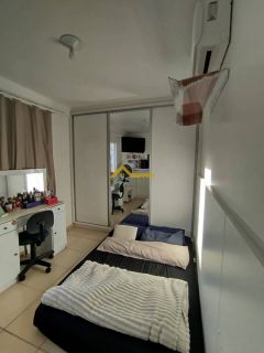 Apartamento com sacada em São José.