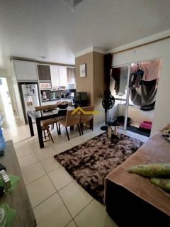 Apartamento com sacada em São José.