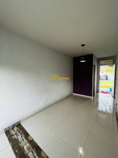 Casa em condomínio.