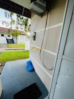 Casa em condomínio.