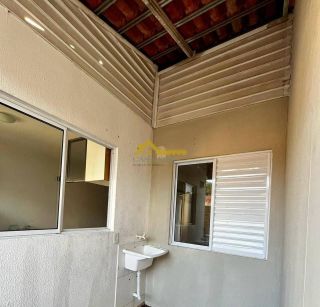 Casa em condomínio.