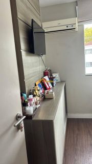 Apartamento com linda vista panorâmica e sacada com churrasqueira .