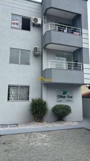 Apartamento com linda vista panorâmica e sacada com churrasqueira .