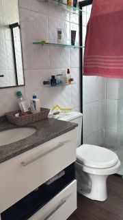 Apartamento com linda vista panorâmica e sacada com churrasqueira .