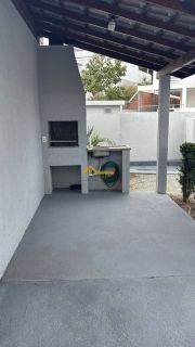 Apartamento com linda vista panorâmica e sacada com churrasqueira .