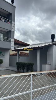 Apartamento com linda vista panorâmica e sacada com churrasqueira .
