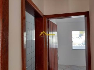 Casa com piscina e mezanino em São José.