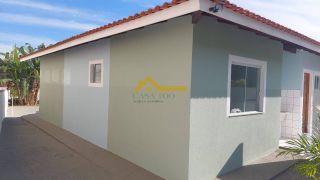 Casa com piscina e mezanino em São José.