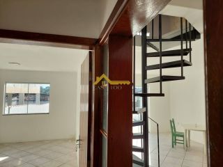 Casa com piscina e mezanino em São José.