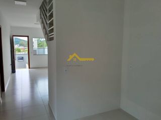 Sobrado com duas suítes em São José .