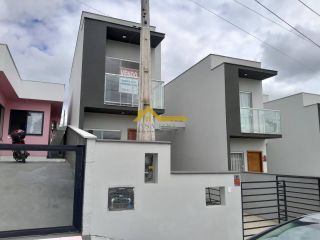 Sobrado com duas suítes em São José .