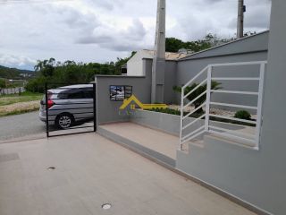 Sobrado com duas suítes em São José .