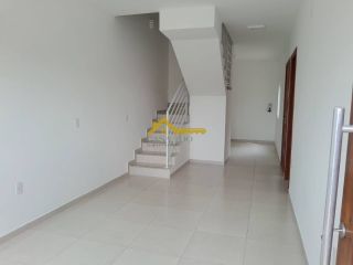 Sobrado com duas suítes em São José .