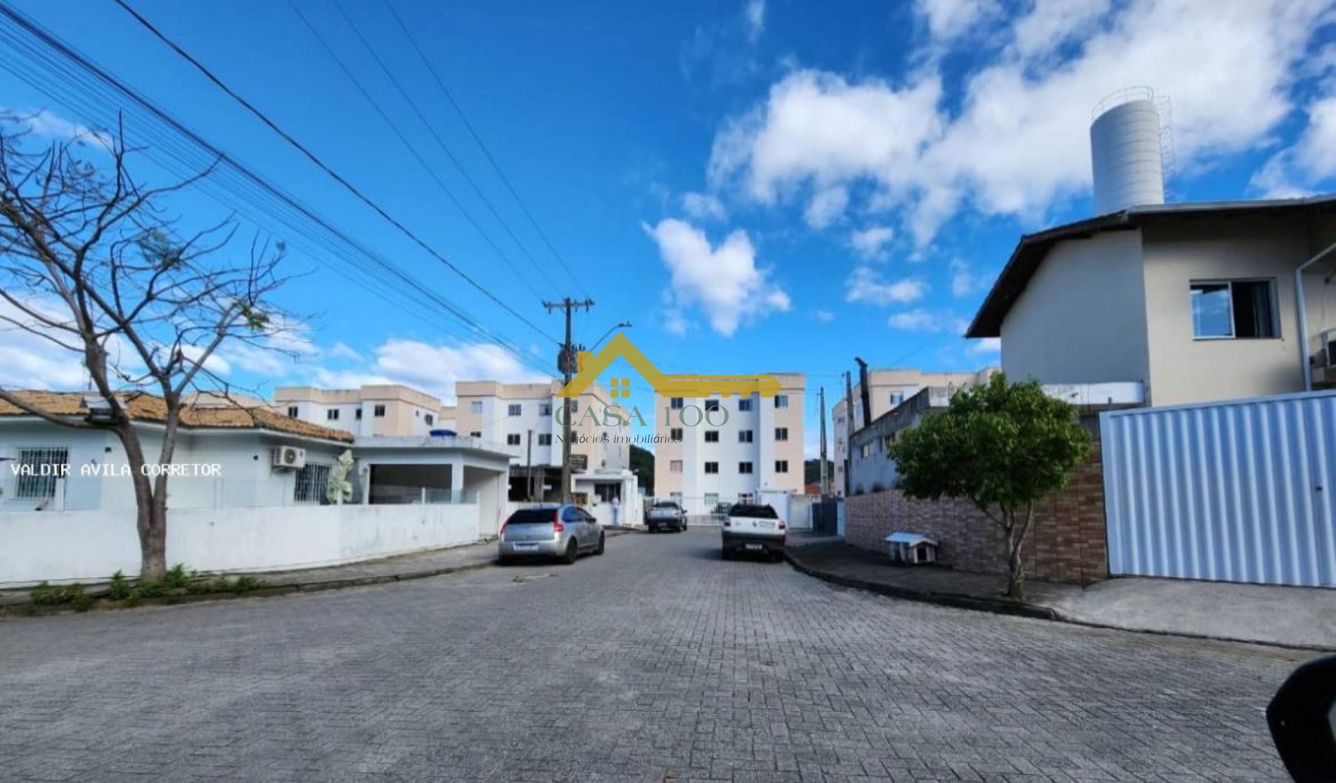 Apartamento com amplo espaço .