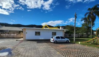 Apartamento com amplo espaço .
