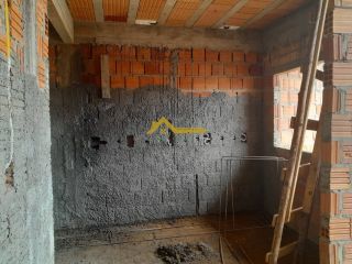 Casa em alto padrão com piscina .