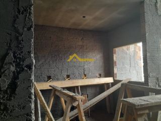 Casa em alto padrão com piscina .