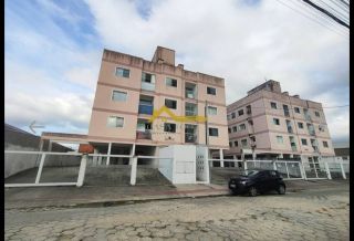 Apartamento com sacada e churrasqueira .