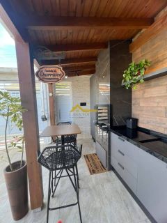 Casa germinada em fino acabamento e mobiliado .