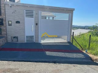 Casa germinada em fino acabamento e mobiliado .